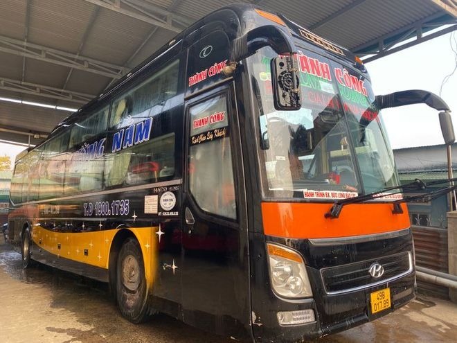Xe Thành Công (Lâm Đồng) Mặt trước xe Bên hông xe Giường nằm 41 chỗ 