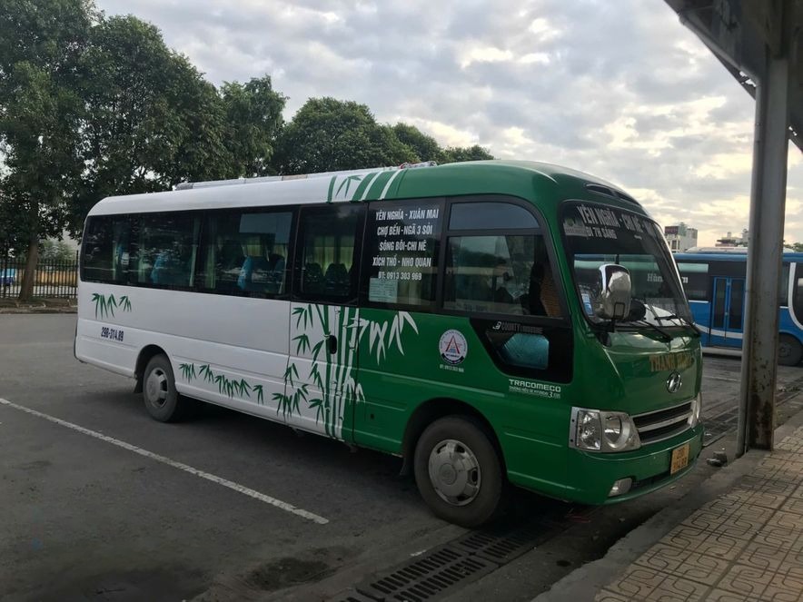 Xe Thành Hưng (Ninh Bình) Bên hông xe Xe khách 29 chỗ