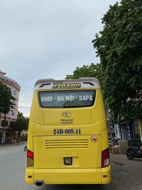 Xe Hà Sơn (Vinh - Sapa) Mặt sau xe Limousine 34 Giường VIP