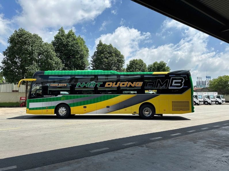 Xe Nhật Dương - Bình Minh Bus Bên hông xe Limousine phòng 22 đôi (WC)