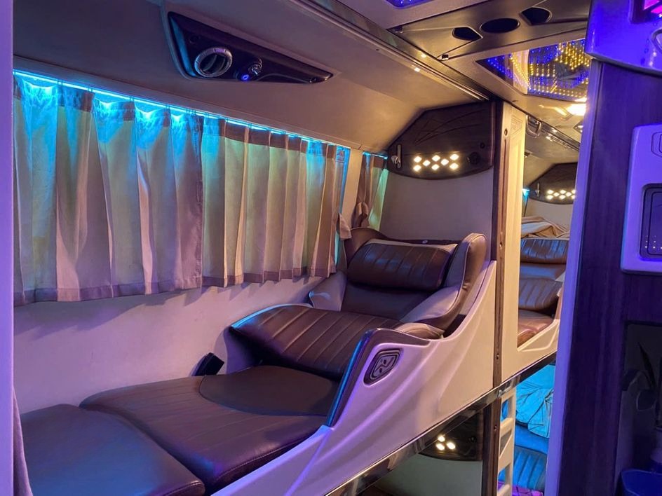 Xe Hoàng Vũ Giường nằm Tiện ích Nội thất Limousine 34 chỗ
