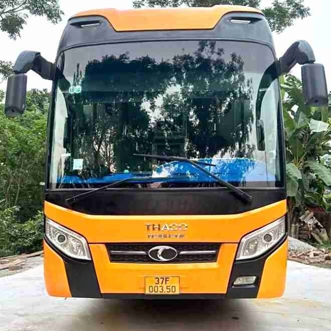 Xe Thọ Như Mặt trước xe Limousine giường nằm 34 chỗ