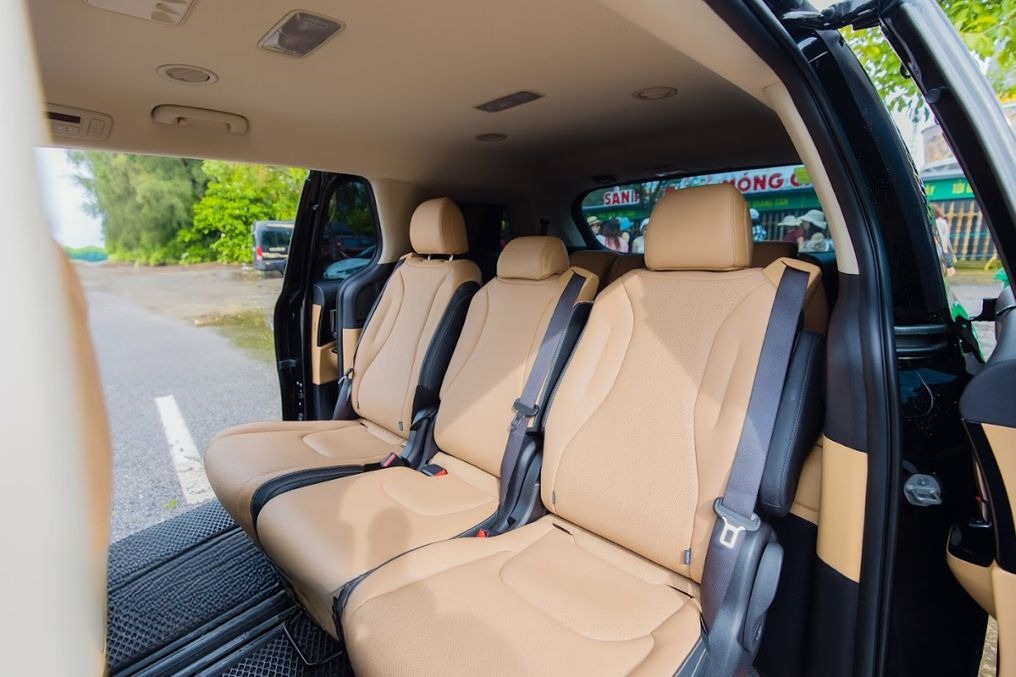 Xe Móng Cái Luxury Tiện ích Nội thất Xe 7 chỗ