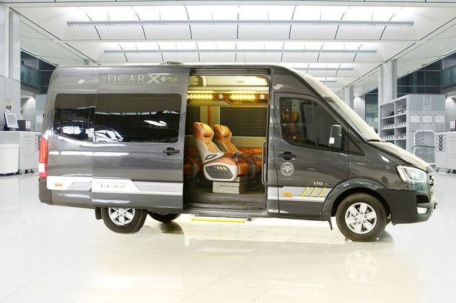 Xe Duy Tân Bên hông xe Limousine 9 chỗ