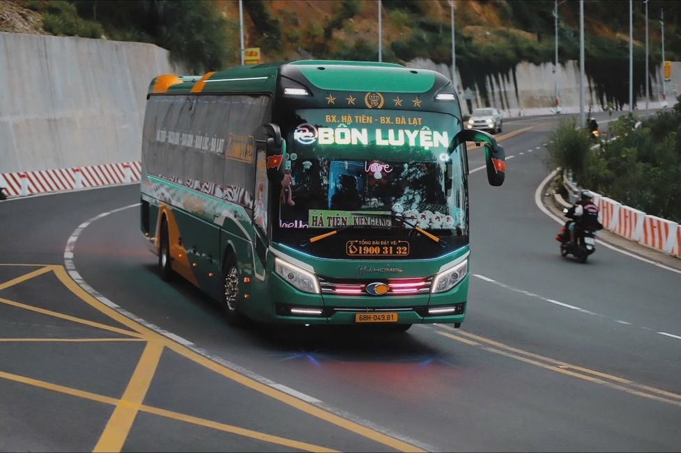 Xe Bốn Luyện Express Mặt trước xe Bên hông xe Limousine 24 Phòng