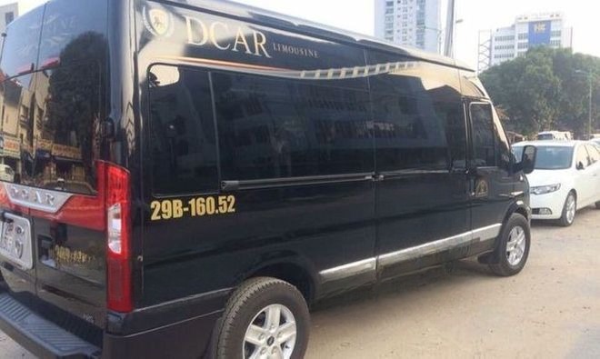 Xe Quang Giang Bên hông xe Limousine 9 chỗ VIP