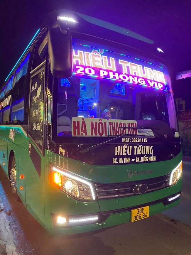 Xe Hiếu Trung Mặt trước xe Bên hông xe Xe 22 phòng