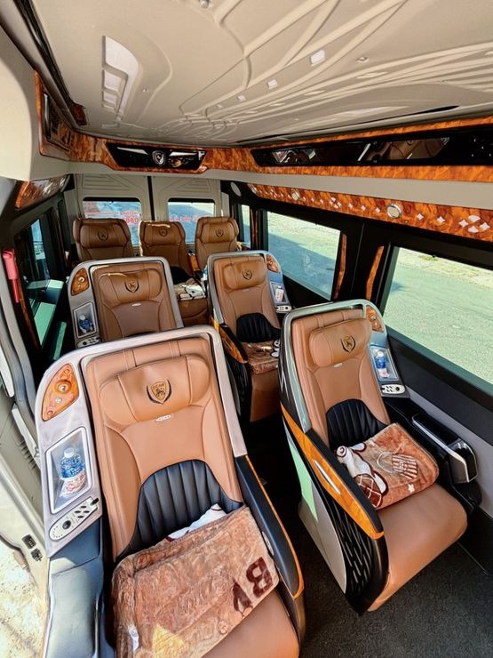 Xe Thúy Nga (Liên Hương) Ghế ngồi Tiện ích Nội thất Limousine 9 chỗ