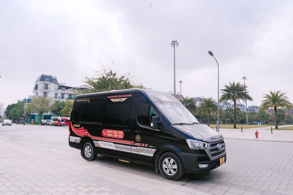 Xe Anh Huy Đất Cảng Bên hông xe Mặt sau xe Limousine 11 chỗ 