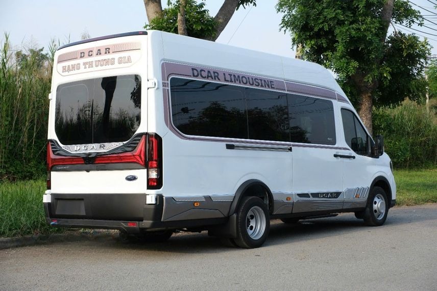 Xe Bê Hà (Phú Yên) Mặt sau xe Limousine 11 chỗ massage