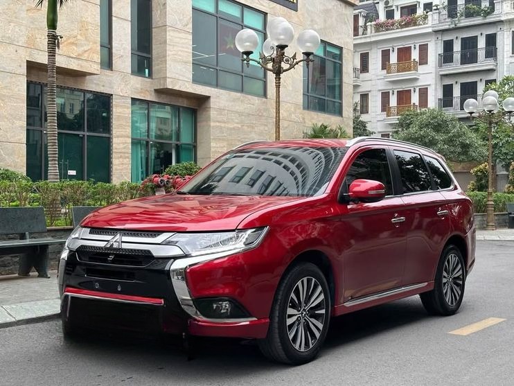 Xe Lotus Mặt trước xe Bên hông xe xe 7 chỗ