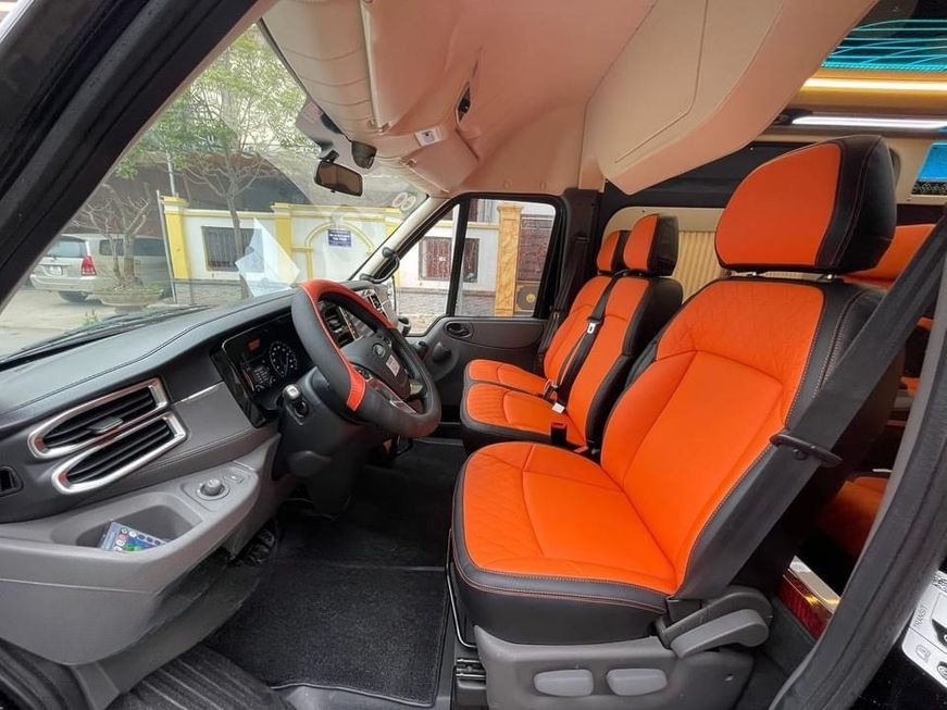 Xe Cửa Ông Limousine Nội thất VIP Limousine 9 chỗ