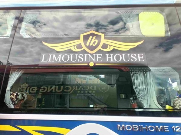 Xe Vạn Lục Tùng Bên hông xe Limousine 34 Giường VIP
