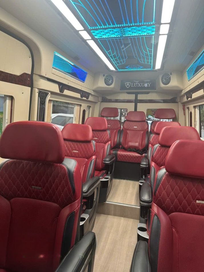 Xe Newstar Travel Ghế ngồi Nội thất Limousine 11 chỗ