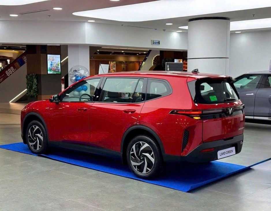 Xe HM Happycar Bên hông xe Mặt sau xe Xe 7 chỗ