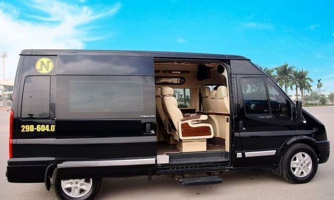 Xe Hanoi Limo Bên hông xe Limousine 9 chỗ