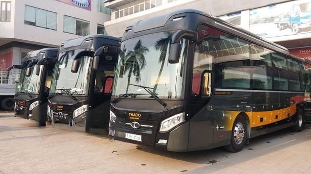 Xe Sao Nghệ Limousine Mặt trước xe Bên hông xe 