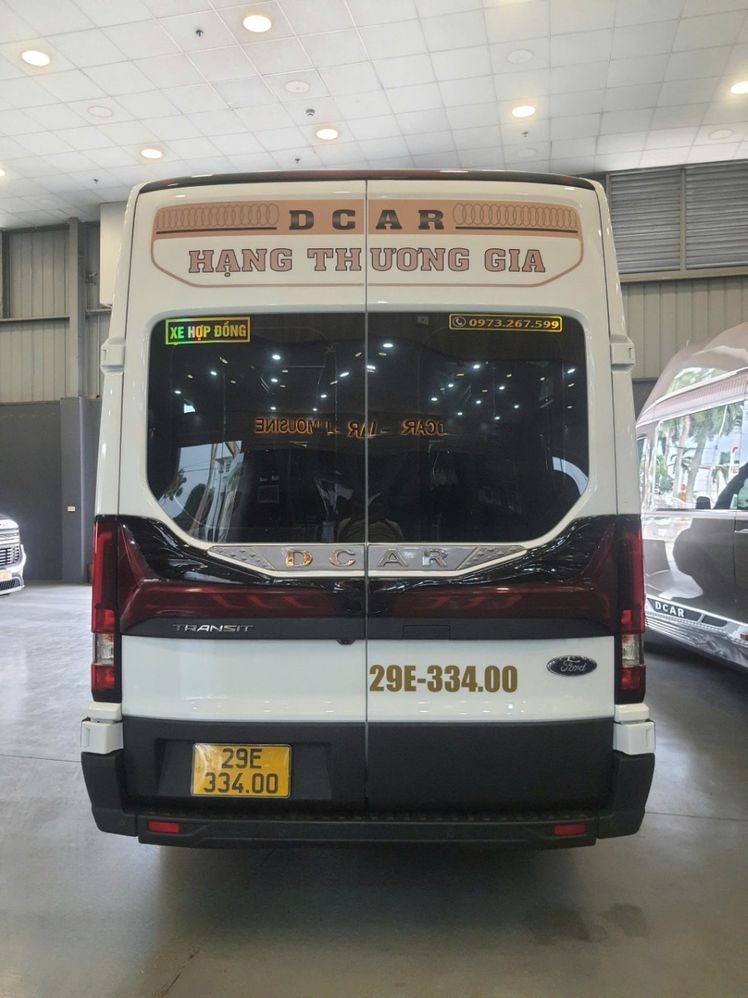 Xe Online Travel Limousine Mặt sau xe Limo 10 ghế
