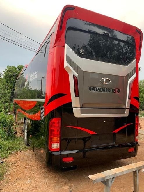 Xe Hoàng Long - Hà Nội Mặt sau xe Bên hông xe Giường nằm 42 chỗ 