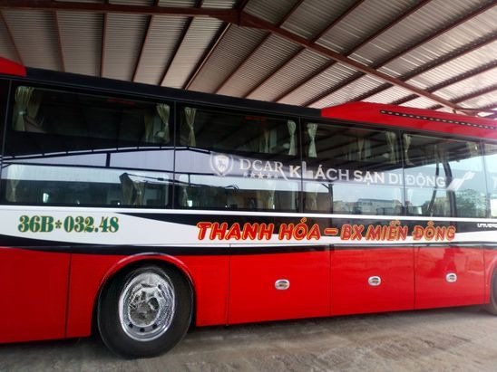 Xe Tiến Tiến Bên hông xe Limousine giường phòng 32 chỗ