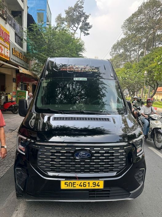 Xe Hoàng Dũng Cambodia Mặt trước xe Limousine 9 chỗ
