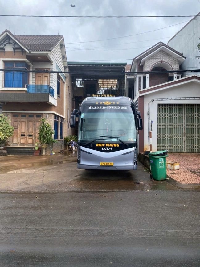 Xe Anh Phụng Mặt trước xe Limousine 24 phòng