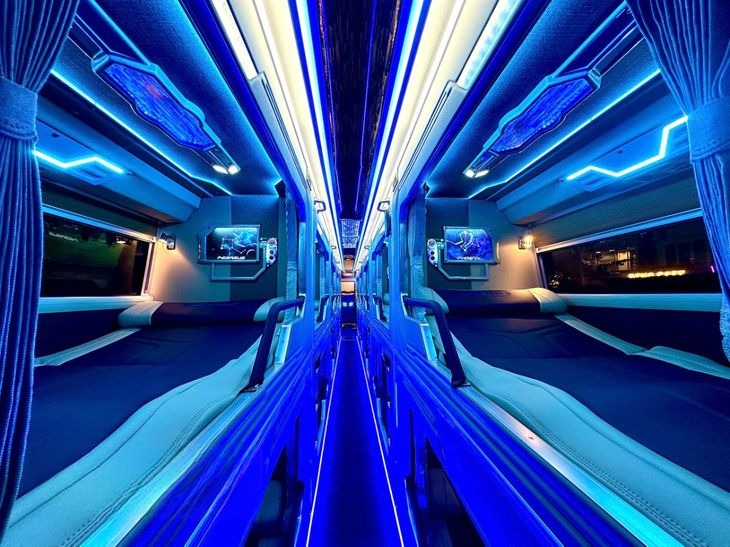 Xe Bình Minh Tải Giường nằm Tiện ích Nội thất Limousine 22 Phòng (WC)