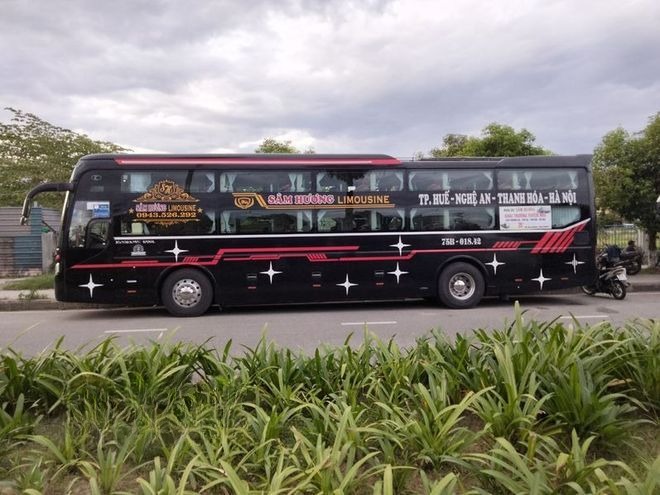 Xe Sâm Hương Bên hông xe Limousine giường nằm 32 chỗ