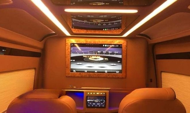 Limousine 9 chỗ VIP Pháp Việt Limousine