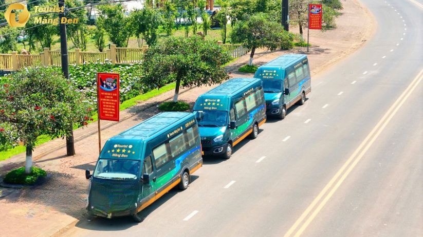 Xe Tourist Măng Đen Mặt trước xe Limousine 9 chỗ 