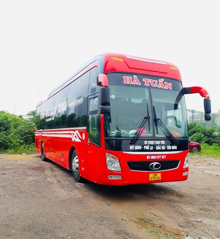 Xe Hà Tuấn Mặt trước xe Giường nằm 20 chỗ 