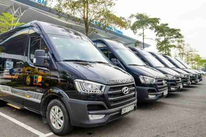 Xe Lovabus Mặt trước xe Limousine 9 chỗ