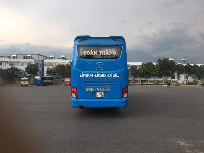 Xe Toàn Thắng Mặt sau xe Limousine 34 Giường VIP