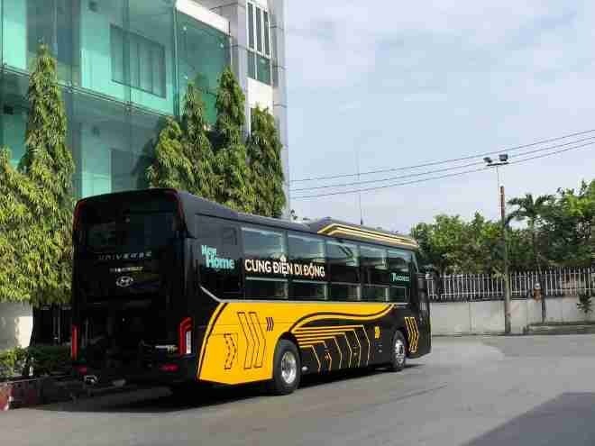 Xe Đình Nhân Mặt sau xe Bên hông xe Limousine Phòng 22 chỗ