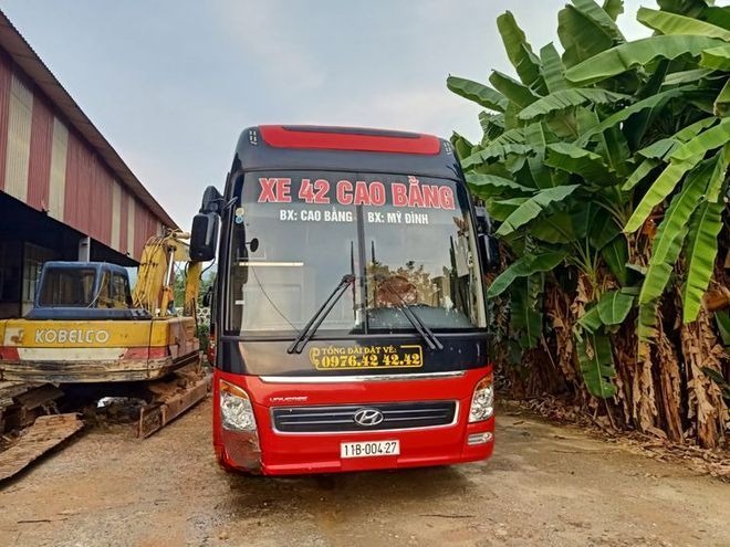Xe Bốn Hai Mặt trước xe Limousine giường phòng 22 chỗ
