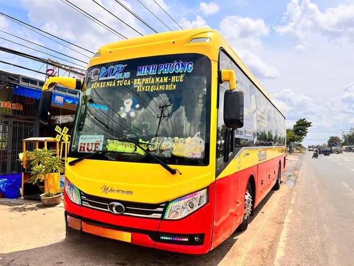 Xe Minh Phương MPBus Bên hông xe Mặt trước xe Xe Limousine 22 phòng