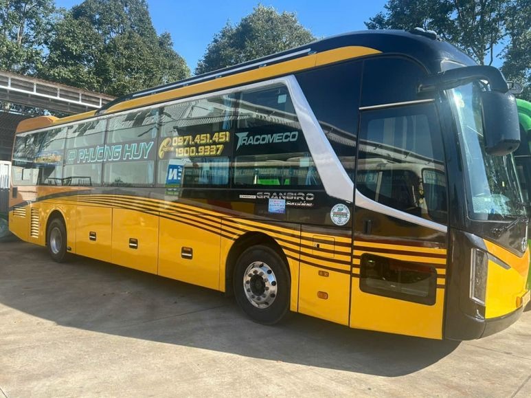 Xe Phương Huy (Đắk Lắk) Bên hông xe Mặt trước xe Limousine 34 giường