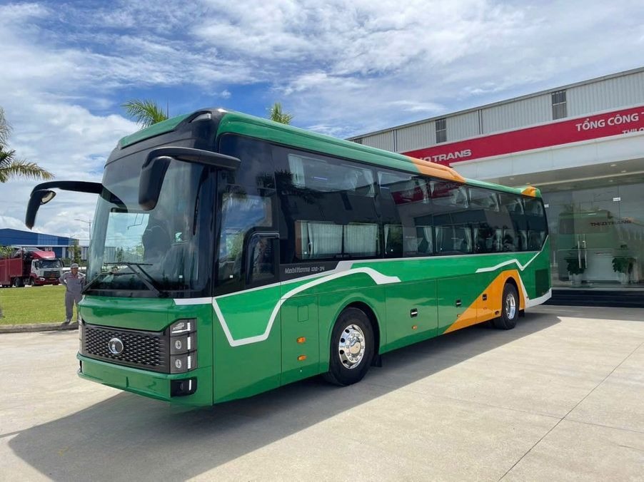 Xe Bốn Luyện Express Mặt trước xe Bên hông xe 