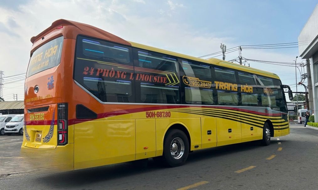 Xe Trang Hòa Mặt sau xe Limousine 24 phòng