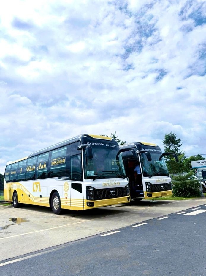 Xe Nhất Anh Mặt trước xe Bên hông xe Limousine 24 phòng