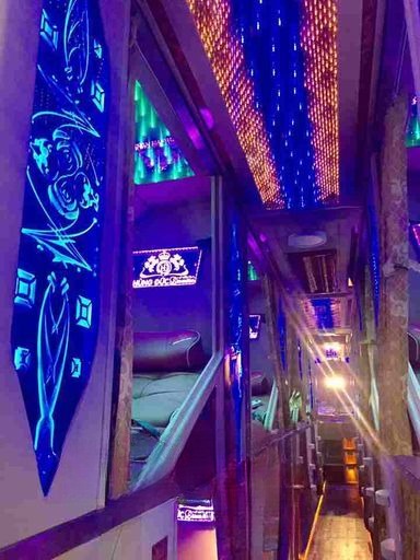 Xe Kết Đoàn Hùng Đức Giường nằm Tiện ích Limousine 22 Cabin VIP