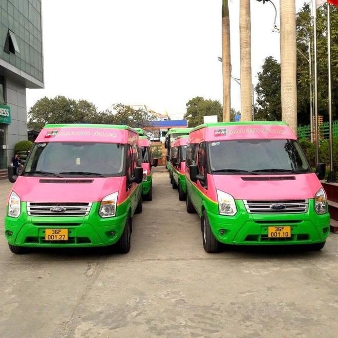 Xe Mai Linh Willer Mặt trước xe Limousine 9 chỗ