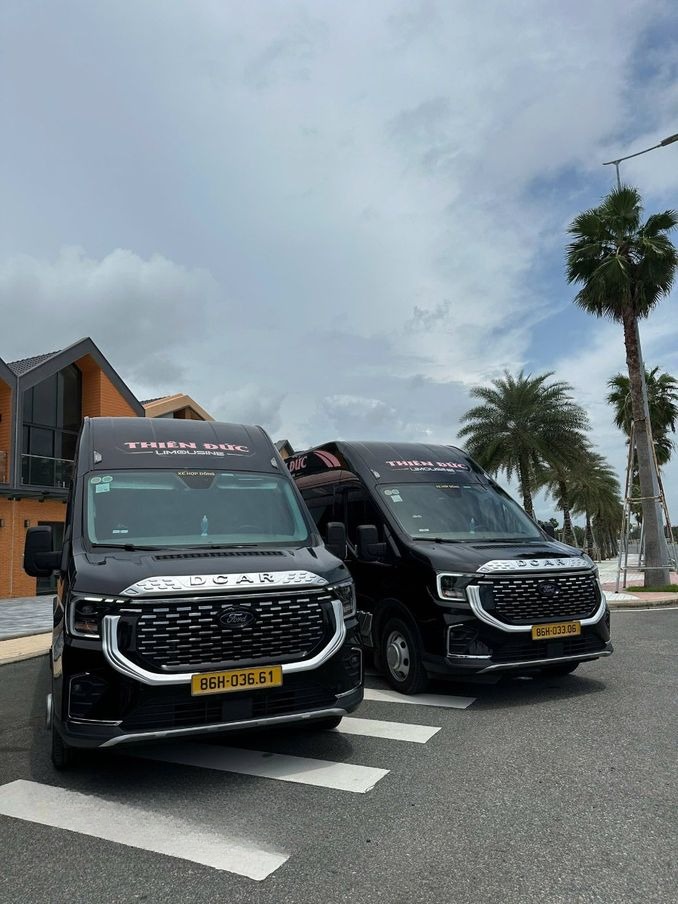 Xe Thiên Đức Mặt trước xe Limousine 11 chỗ