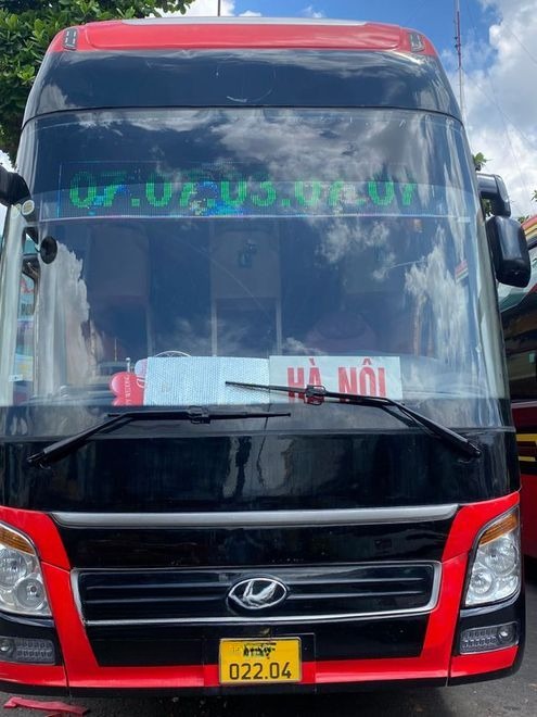 Xe Hoàng Long - Hà Nội Mặt trước xe Giường nằm 42 chỗ 