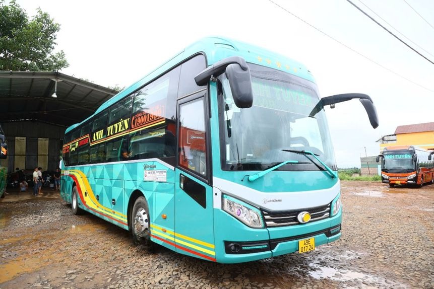 Xe Anh Tuyên Mặt trước xe Bên hông xe Limousine 24 phòng 