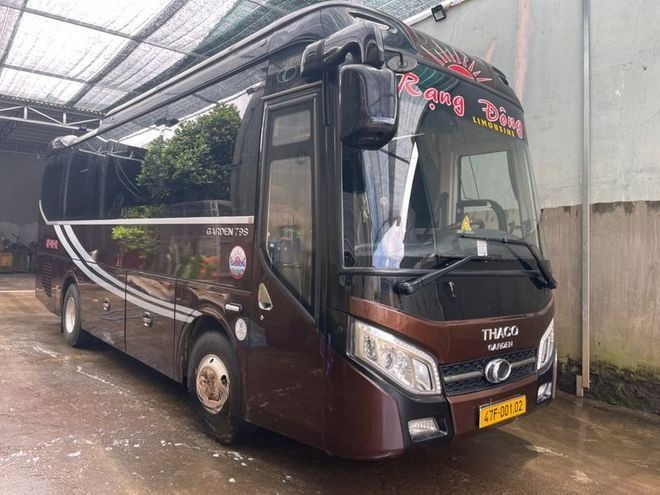 Xe Rạng Đông Mặt trước xe Bên hông xe Limousine ghế ngồi 22 chỗ