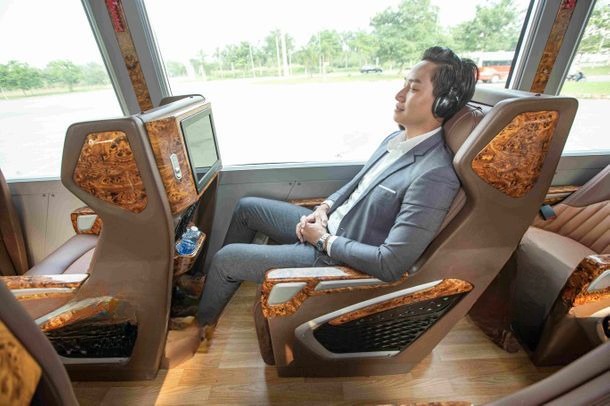 Xe Lovabus Ghế ngồi Nội thất Tiện ích Limousine 18 chỗ