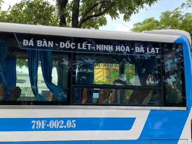 Xe Quang Trung (Đà Lạt) Bên hông xe Ghế ngồi 28 chỗ