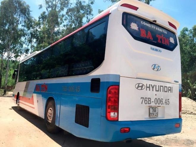 Xe Ba Tín Mặt sau xe Giường nằm 40 chỗ