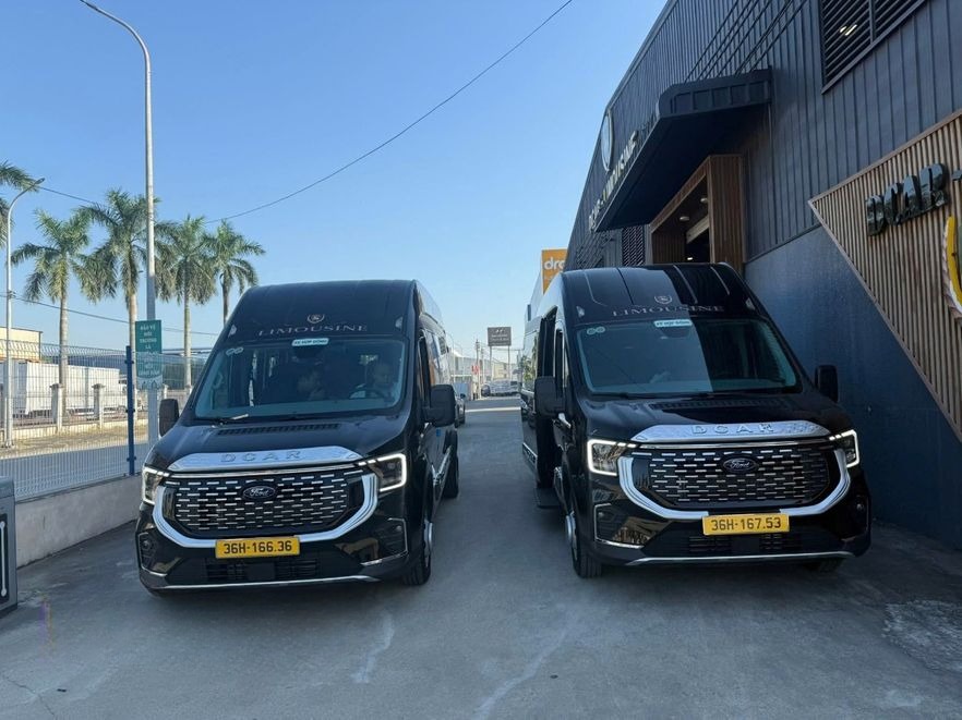 Xe Ngọc Bích (Thanh Hóa) Mặt trước xe Limousine 10 chỗ